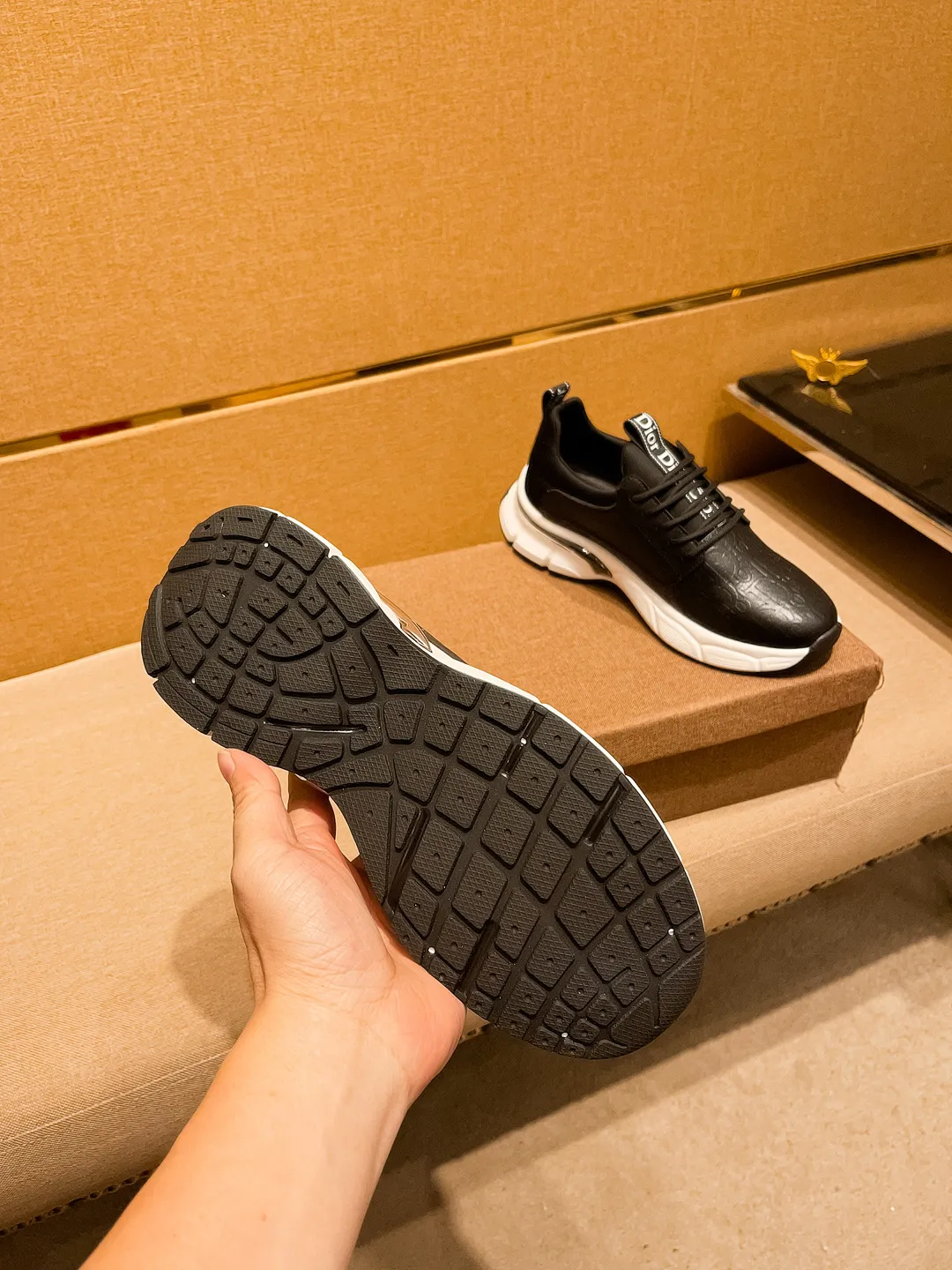 Men's shoes💰 440💰 [Dior] Men's high-end brand of shoes official website 1:1 latest masterpiece: the upper is made of Italian imported first-layer cowhide with a comfortable and breathable lining ➕original non-slip and wear-resistant outsole🔥, making walking more convenient and comfortable! An exclusive new model, a stunning work, a beautiful 1:1 replica [color] compared to the official quality! Create a fashionable personality to set off your uniqueness! A must-have for trendy men! Classic 🔥Size: 38-44 Color: 🔥 2⃣️colors available🔥.